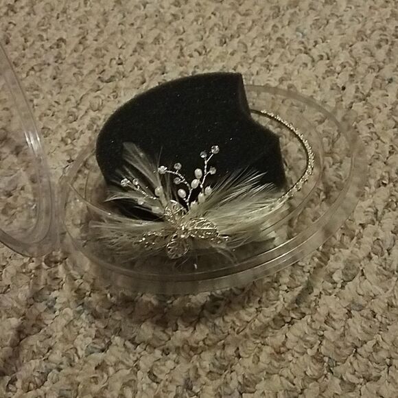 David's Bridal Silver Bling Headpiece W/ Feathers - Picture 5 of 8